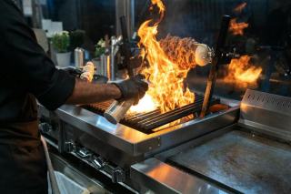 Sécurité en cuisine : règles et réflexes pour cuisiner sans risque