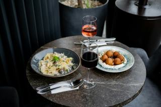Nebbiolo et cuisine italienne : des accords gastronomiques à redécouvrir